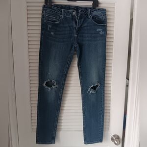 Trendy Distressed Vigoss Blue Jeans Stretchy denim.